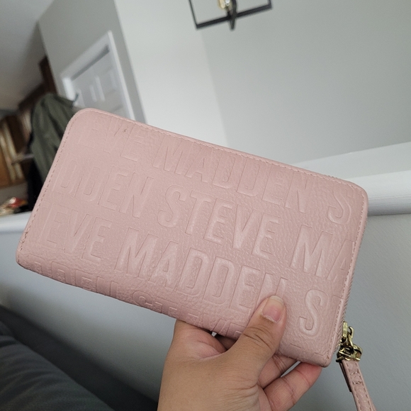 2/$40 Steve Madden Wristlet - Picture 2 of 6
